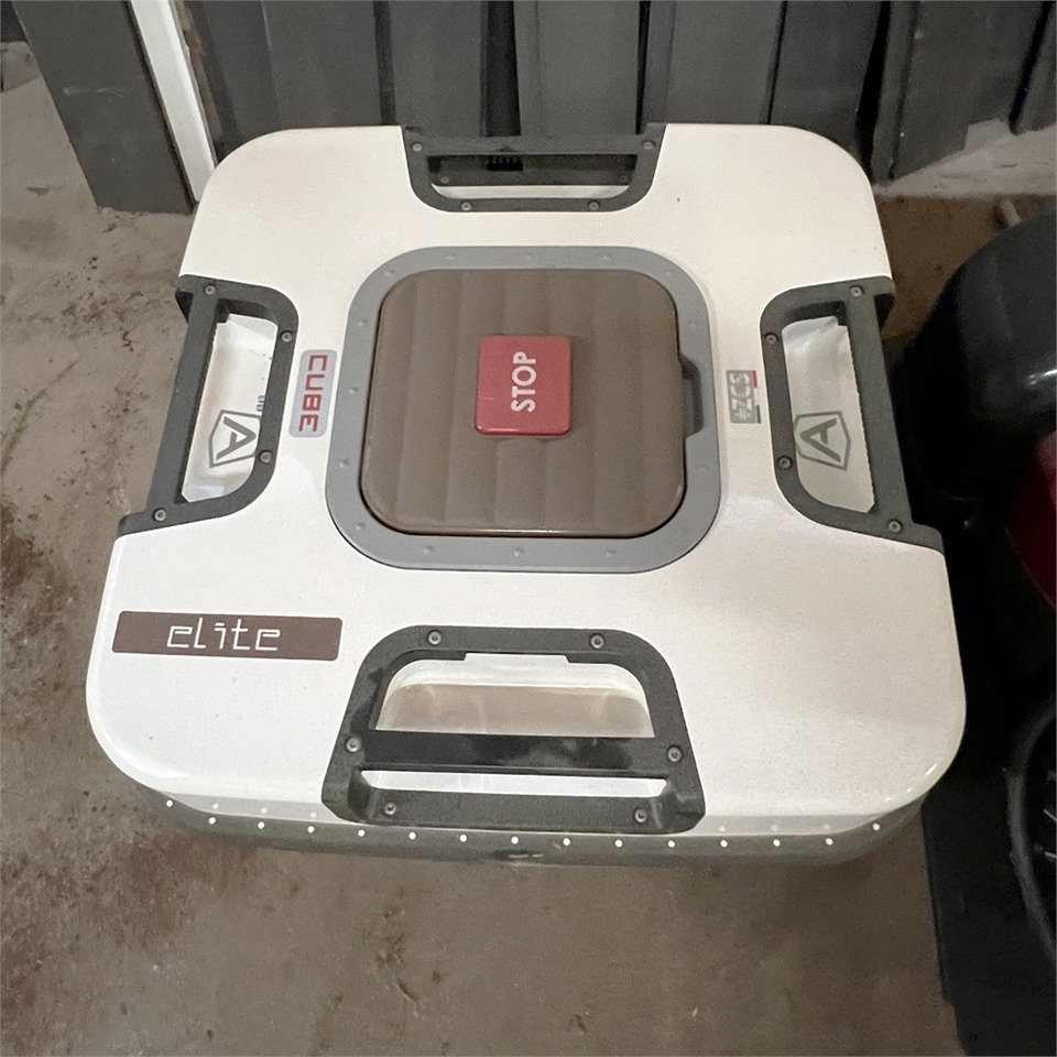 Ambrogio Cube Elite 4 WD - Газонокосилка: фото 4 Ambrogio Cube Elite 4 WD - Газонокосилка: фото 4