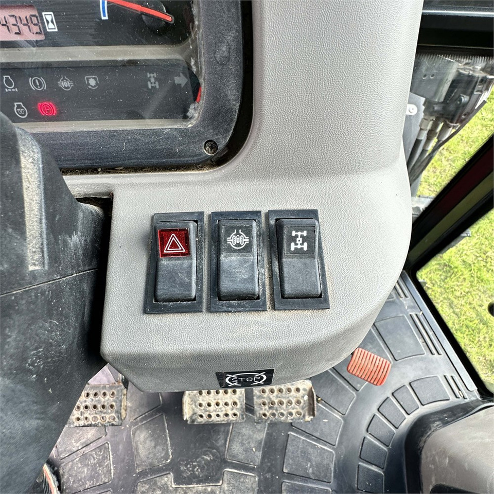 Трактор Case IH Farmall 65 A: фото 30