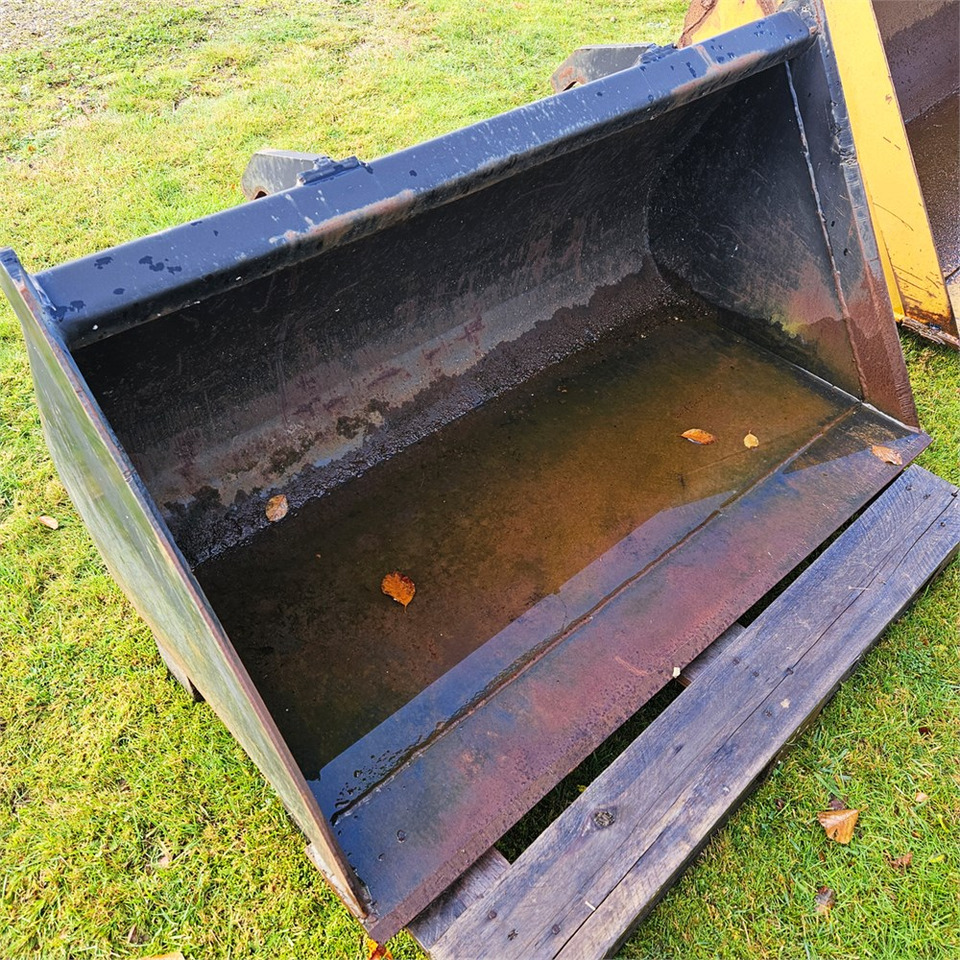 Giant 130 cm - Ковш для погрузчика: фото 2 Giant 130 cm - Ковш для погрузчика: фото 2