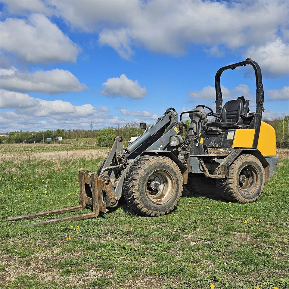Giant V452T X-TRA HD - Мини-погрузчик с бортовым поворотом: фото 1 Giant V452T X-TRA HD - Мини-погрузчик с бортовым поворотом: фото 1