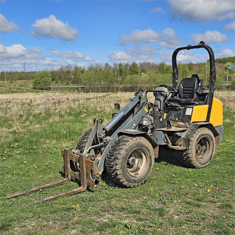 Giant V452T X-TRA HD - Мини-погрузчик с бортовым поворотом: фото 5 Giant V452T X-TRA HD - Мини-погрузчик с бортовым поворотом: фото 5