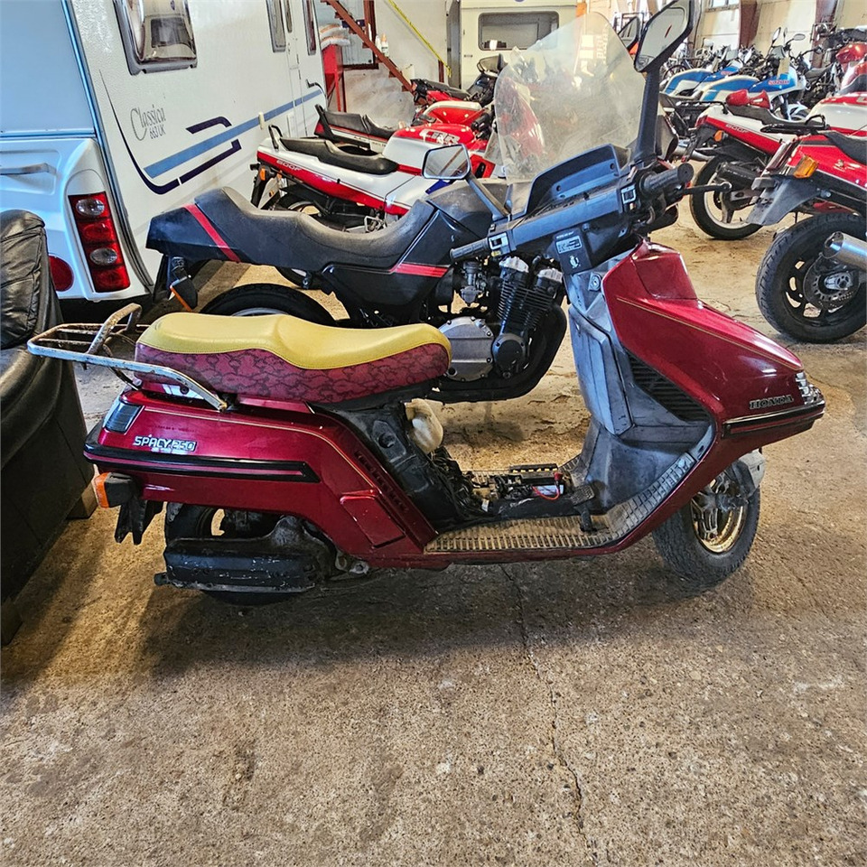 Honda 250 Spacy - Мотоцикл: фото 2 Honda 250 Spacy - Мотоцикл: фото 2