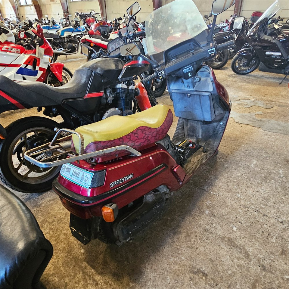 Honda 250 Spacy - Мотоцикл: фото 3 Honda 250 Spacy - Мотоцикл: фото 3