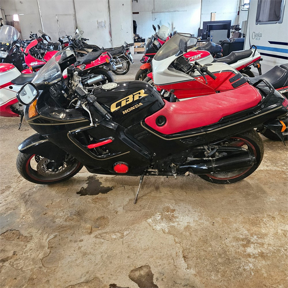 Honda CBR1000F - Мотоцикл: фото 4 Honda CBR1000F - Мотоцикл: фото 4