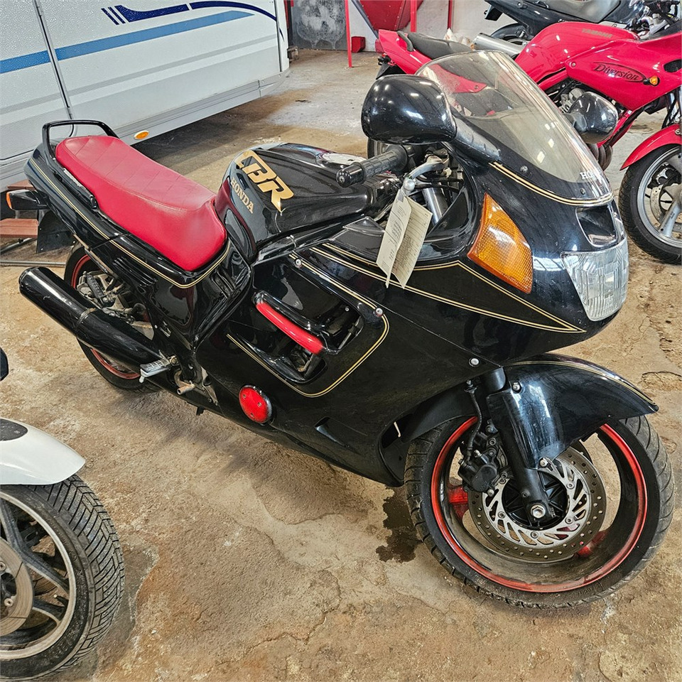 Honda CBR1000F - Мотоцикл: фото 1 Honda CBR1000F - Мотоцикл: фото 1