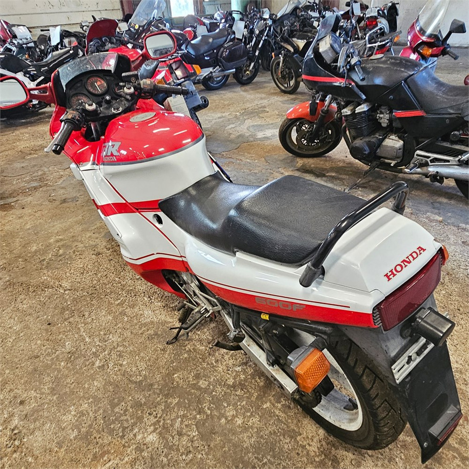 Honda CBR600F Super sport - Мотоцикл: фото 4 Honda CBR600F Super sport - Мотоцикл: фото 4