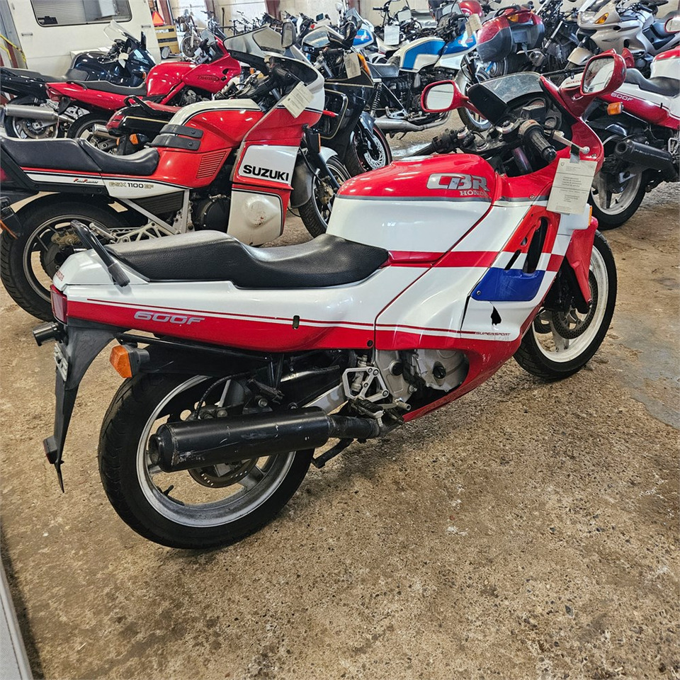 Honda CBR600F Super sport - Мотоцикл: фото 5 Honda CBR600F Super sport - Мотоцикл: фото 5