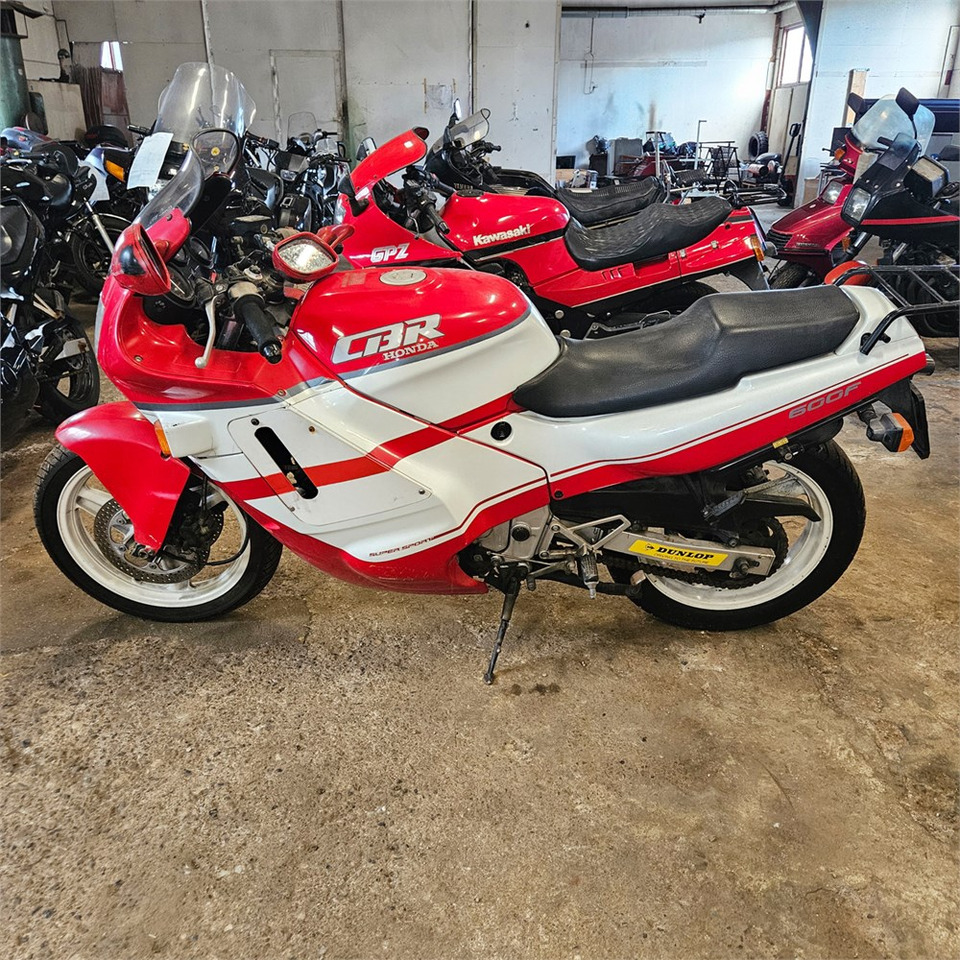 Honda CBR600F Super sport - Мотоцикл: фото 2 Honda CBR600F Super sport - Мотоцикл: фото 2