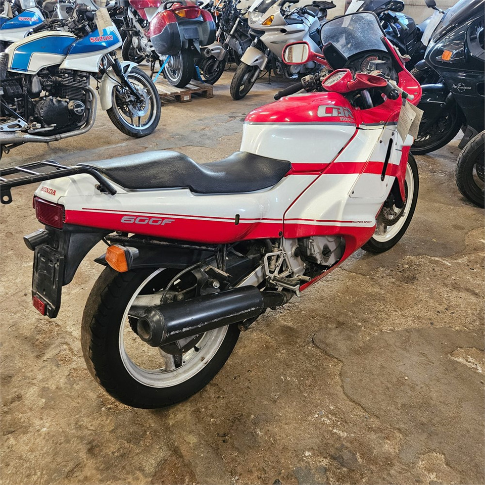 Honda CBR600F Super sport - Мотоцикл: фото 5 Honda CBR600F Super sport - Мотоцикл: фото 5