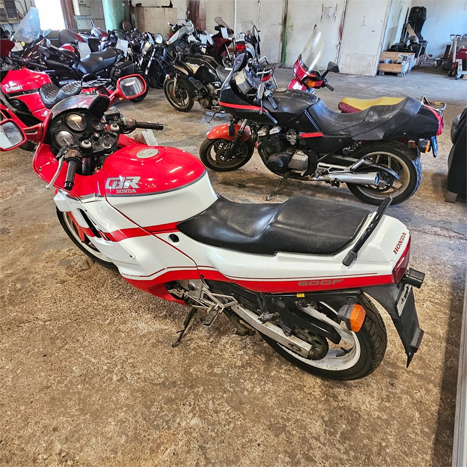 Honda CBR600F Super sport - Мотоцикл: фото 3 Honda CBR600F Super sport - Мотоцикл: фото 3