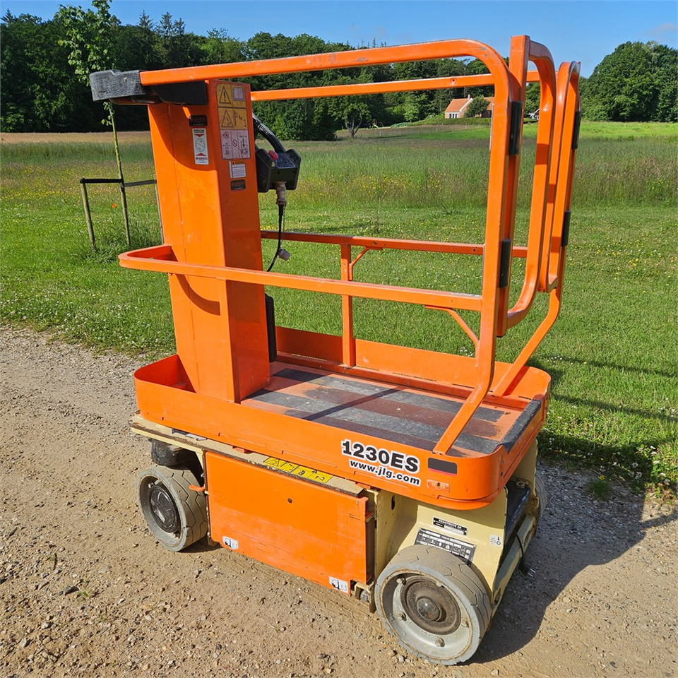 JLG 1230 ES - Вертикальный мачтовый подъемник: фото 1 JLG 1230 ES - Вертикальный мачтовый подъемник: фото 1