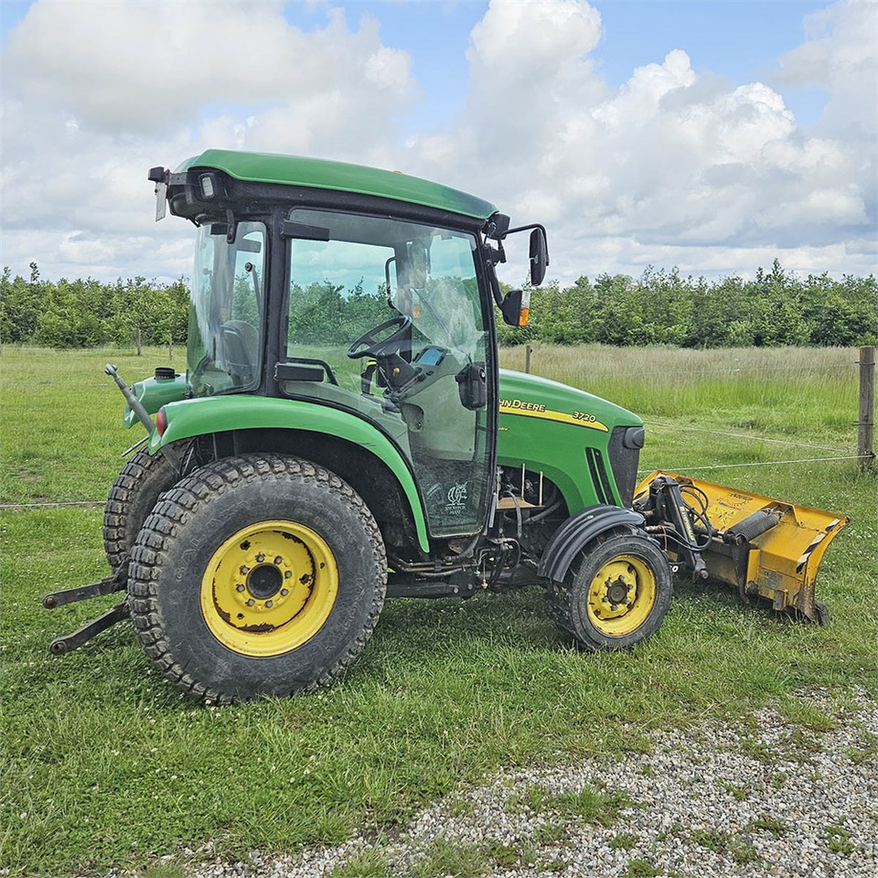 John Deere 3720 - Трактор: фото 3 John Deere 3720 - Трактор: фото 3