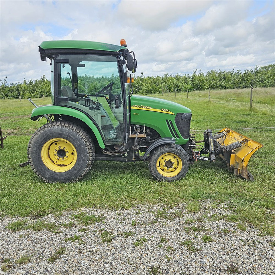 John Deere 3720 - Трактор: фото 2 John Deere 3720 - Трактор: фото 2