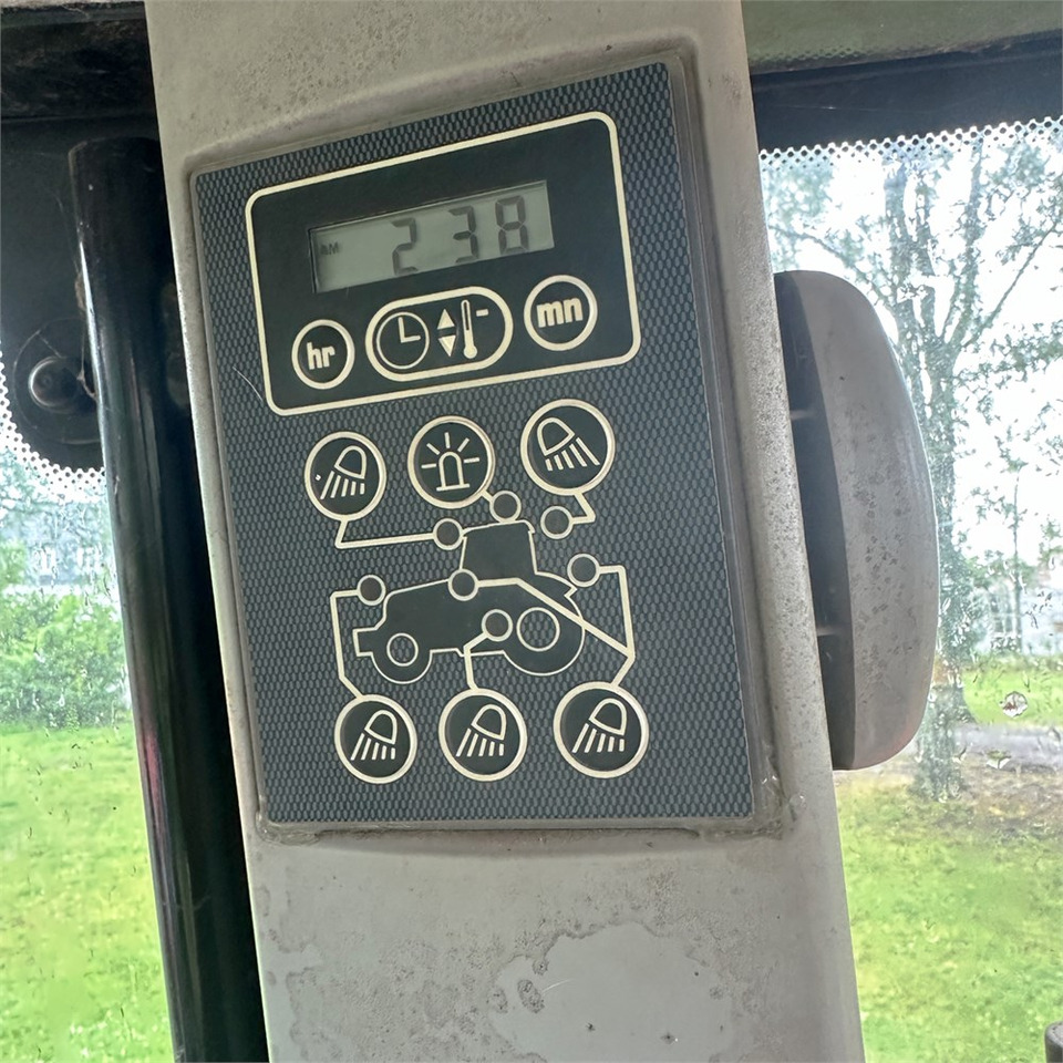 Трактор Massey Ferguson MF8460 Dyna-VT: фото 17