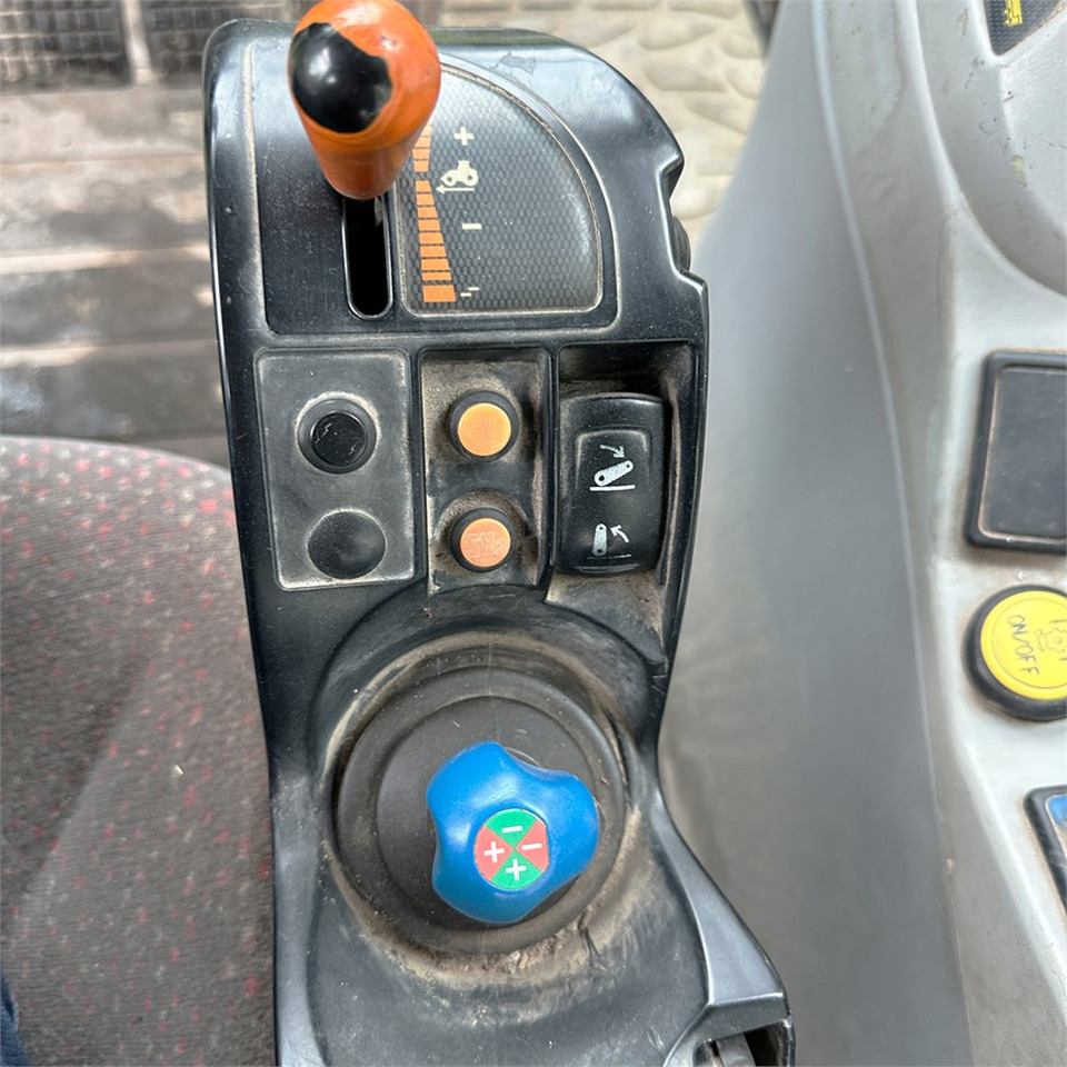 Трактор Massey Ferguson MF8460 Dyna-VT: фото 12
