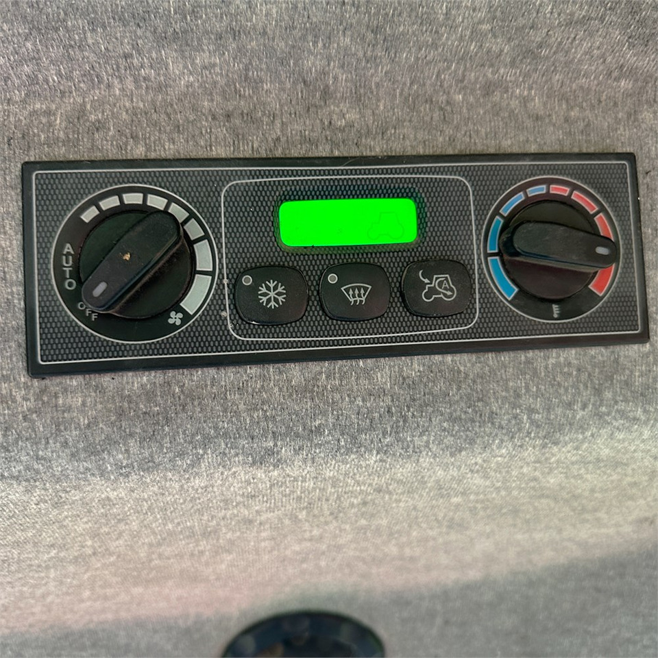 Трактор Massey Ferguson MF8460 Dyna-VT: фото 18