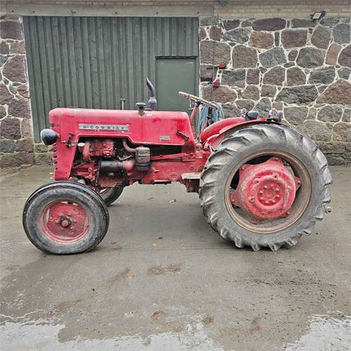 McCORMICK D-324 Standard - Трактор: фото 3 McCORMICK D-324 Standard - Трактор: фото 3