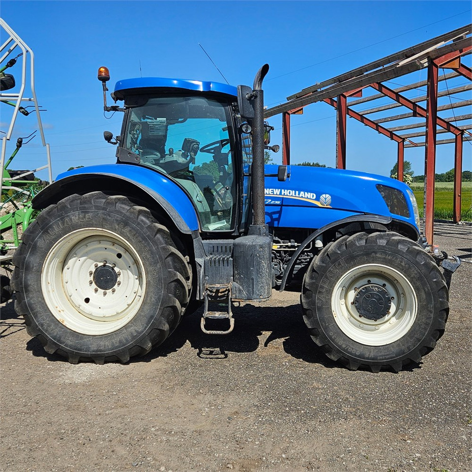 New Holland T7.235 Power Command - Трактор: фото 2 New Holland T7.235 Power Command - Трактор: фото 2