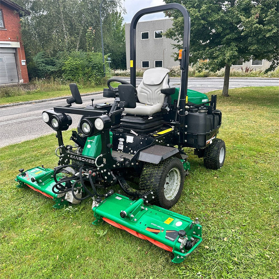 Ransomes Highway 3 4WD - Газонокосилка: фото 1 Ransomes Highway 3 4WD - Газонокосилка: фото 1