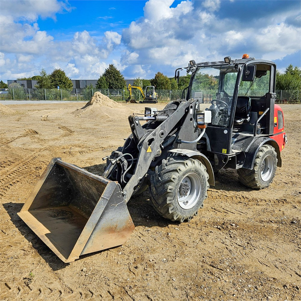 Weidemann 2070 CX - Колёсный погрузчик: фото 2 Weidemann 2070 CX - Колёсный погрузчик: фото 2
