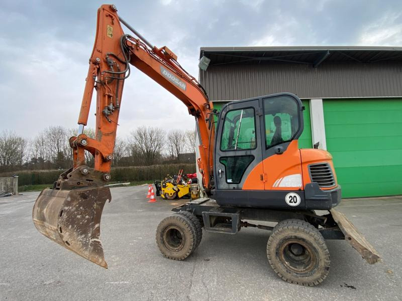 Doosan DX 55W - Колёсный экскаватор: фото 1 Doosan DX 55W - Колёсный экскаватор: фото 1