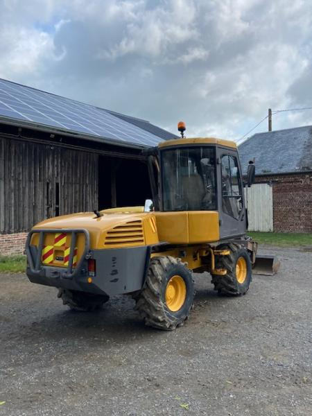 Mecalac 12 MXT - Колёсный экскаватор: фото 3 Mecalac 12 MXT - Колёсный экскаватор: фото 3