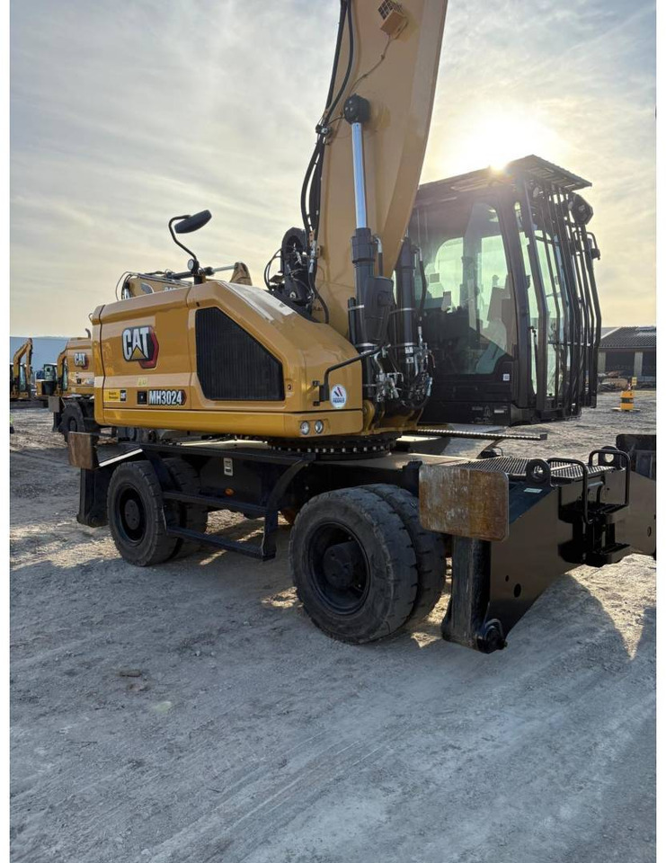 CAT MH3024 - Колёсный экскаватор: фото 2 CAT MH3024 - Колёсный экскаватор: фото 2
