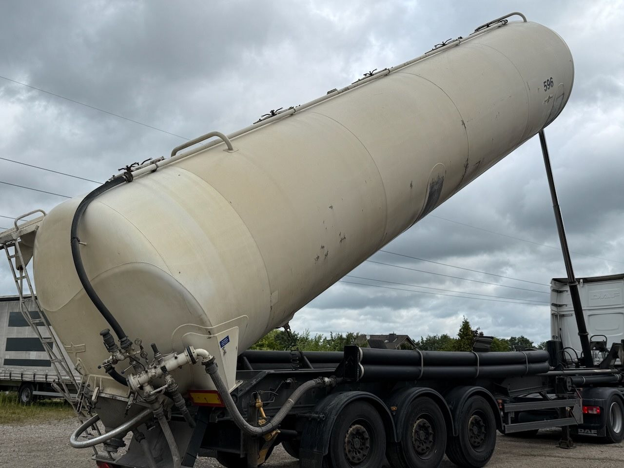 Spitzer SK 2760 CAL Kippsilo - Полуприцеп цистерна для сыпучих грузов: фото 2 Spitzer SK 2760 CAL Kippsilo - Полуприцеп цистерна для сыпучих грузов: фото 2