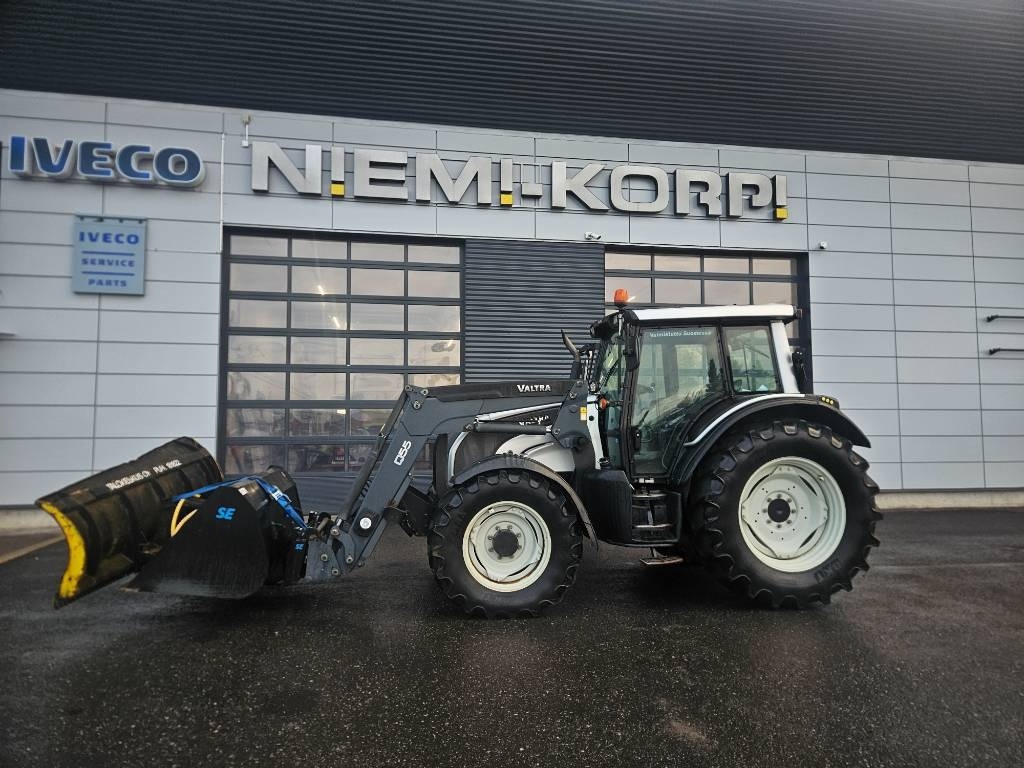 Valtra N121 HT ,53kmh, trukkipiikit, kauha, aura - Трактор: фото 1 Valtra N121 HT ,53kmh, trukkipiikit, kauha, aura - Трактор: фото 1