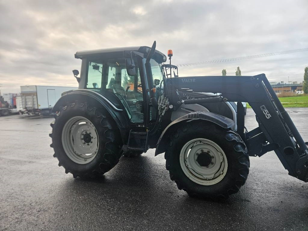Valtra N121 HT ,53kmh, trukkipiikit, kauha, aura - Трактор: фото 4 Valtra N121 HT ,53kmh, trukkipiikit, kauha, aura - Трактор: фото 4