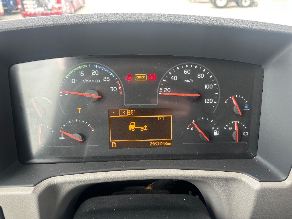 Грузовик с закрытым кузовом Volvo FE 320: фото 17