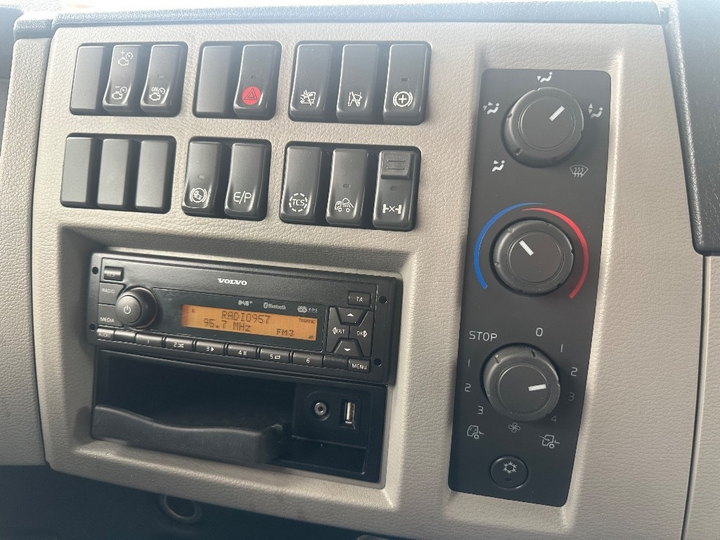 Грузовик с закрытым кузовом Volvo FE 320: фото 16