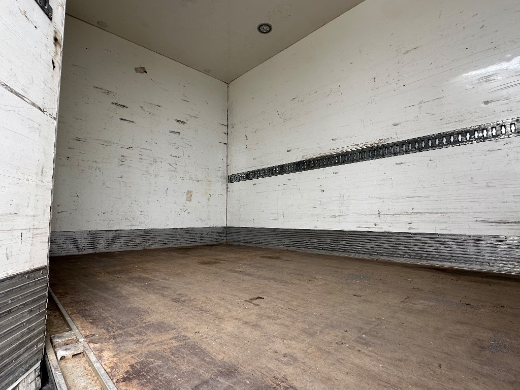 Грузовик с закрытым кузовом Volvo FE 320: фото 10