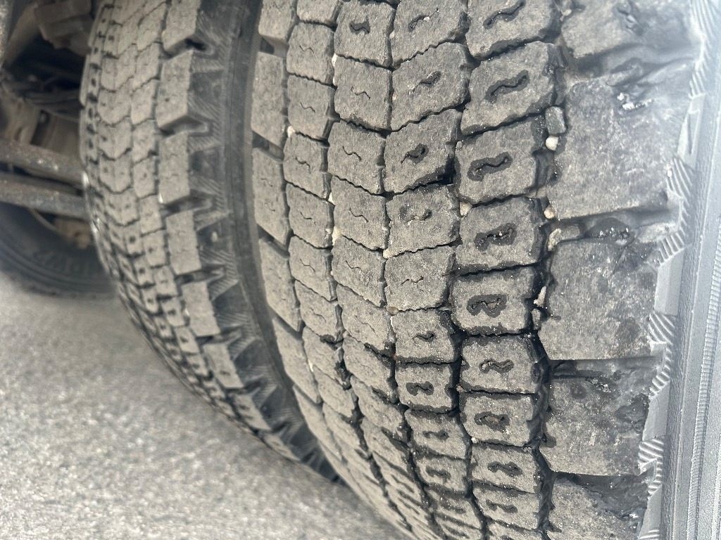 Грузовик с закрытым кузовом Volvo FE 320: фото 8