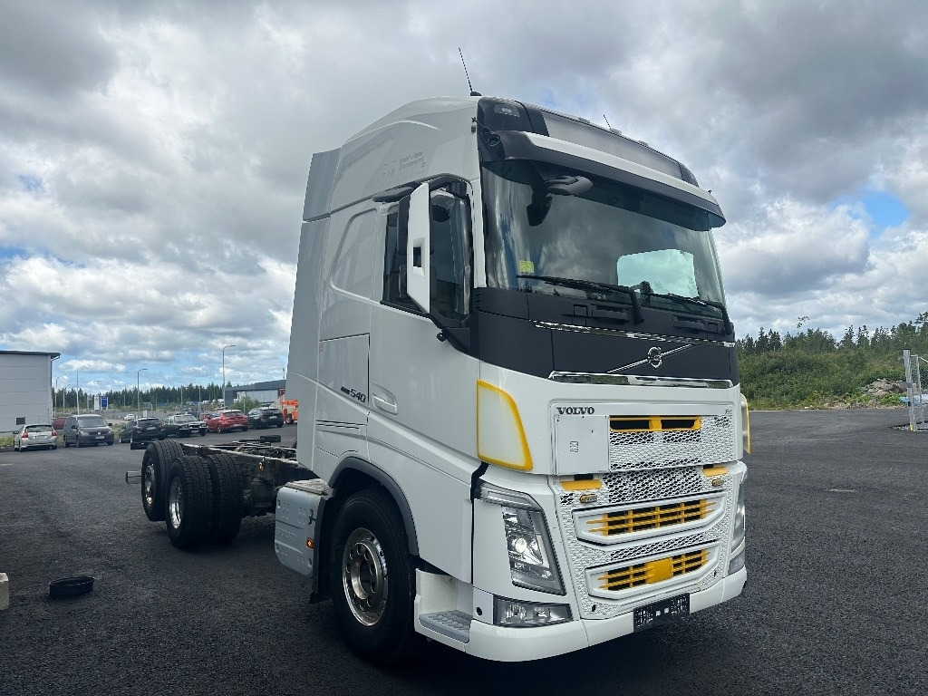 Volvo FH13 540 6x2*4 - Грузовик-шасси: фото 2 Volvo FH13 540 6x2*4 - Грузовик-шасси: фото 2