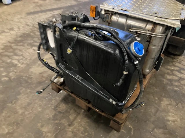 Scania 2919673 – Scania 2998146 – Scania Adblue tank + Scania reductant pick up unit - Бак для AdBlue для Грузовиков: фото 1 Scania 2919673 – Scania 2998146 – Scania Adblue tank + Scania reductant pick up unit - Бак для AdBlue для Грузовиков: фото 1