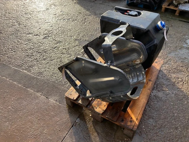 Scania Adblue tankbeslag - Бак для AdBlue для Грузовиков: фото 1 Scania Adblue tankbeslag - Бак для AdBlue для Грузовиков: фото 1