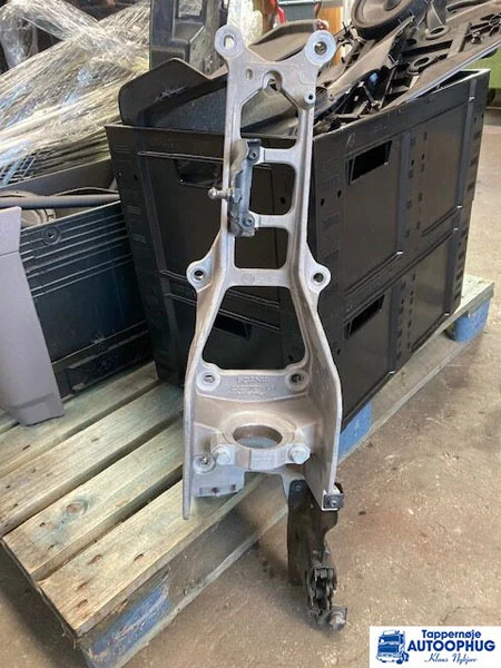 Scania Cab suspension bracket Scania 2323720 - Кабина и интерьер для Грузовиков: фото 1 Scania Cab suspension bracket Scania 2323720 - Кабина и интерьер для Грузовиков: фото 1