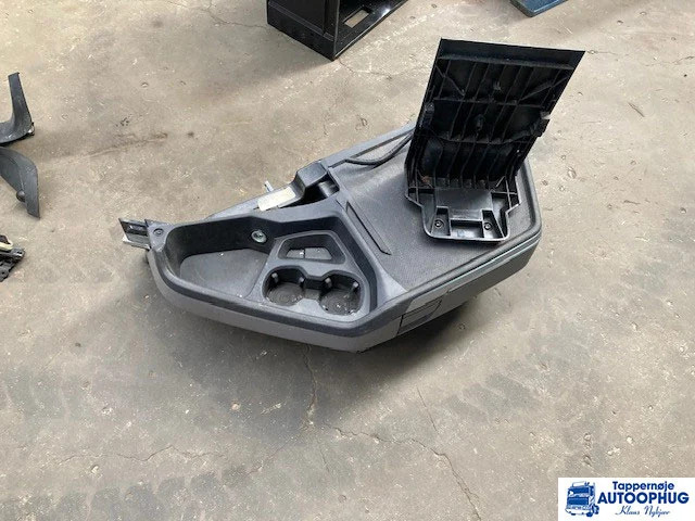 Scania Midterkonsol – Scania 2901429 - Кабина и интерьер для Грузовиков: фото 2 Scania Midterkonsol – Scania 2901429 - Кабина и интерьер для Грузовиков: фото 2