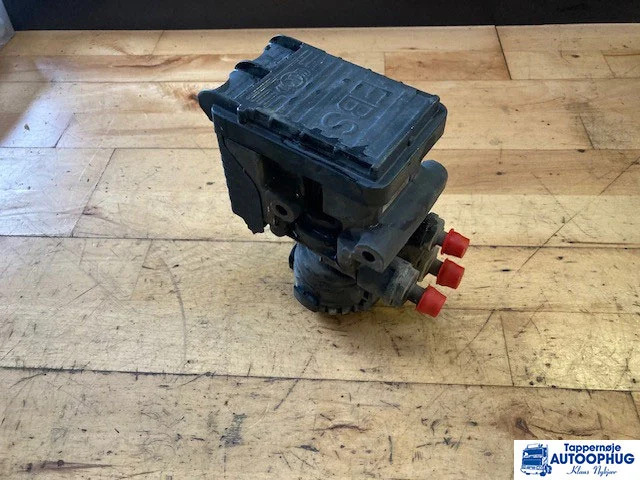 Volvo Brake modulator front – Volvo 22225550 - Электрическая система для Грузовиков: фото 2 Volvo Brake modulator front – Volvo 22225550 - Электрическая система для Грузовиков: фото 2