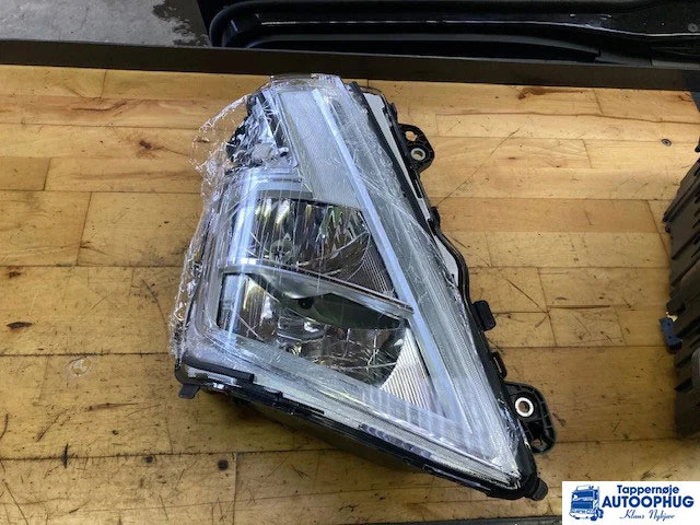 Volvo Headlamp RH – Volvo 23752660 - Электрическая система для Грузовиков: фото 1 Volvo Headlamp RH – Volvo 23752660 - Электрическая система для Грузовиков: фото 1