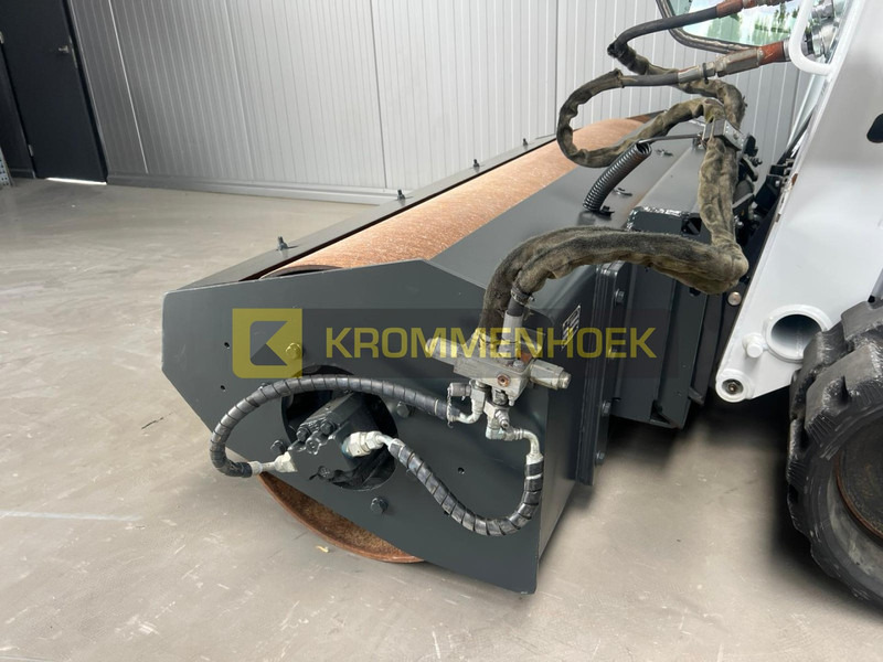 Bobcat Vibratory roller 213 cm wals - Навесное оборудование для Погрузчиков: фото 3 Bobcat Vibratory roller 213 cm wals - Навесное оборудование для Погрузчиков: фото 3