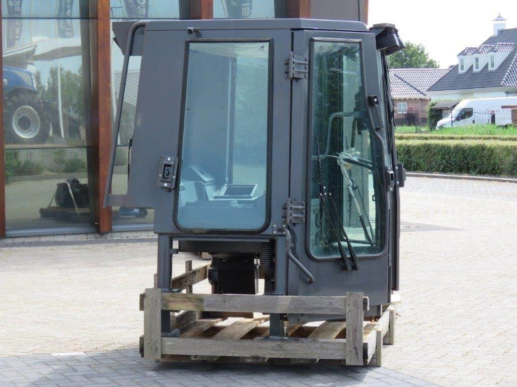 Кабина для Строительной техники New Holland CE: фото 7