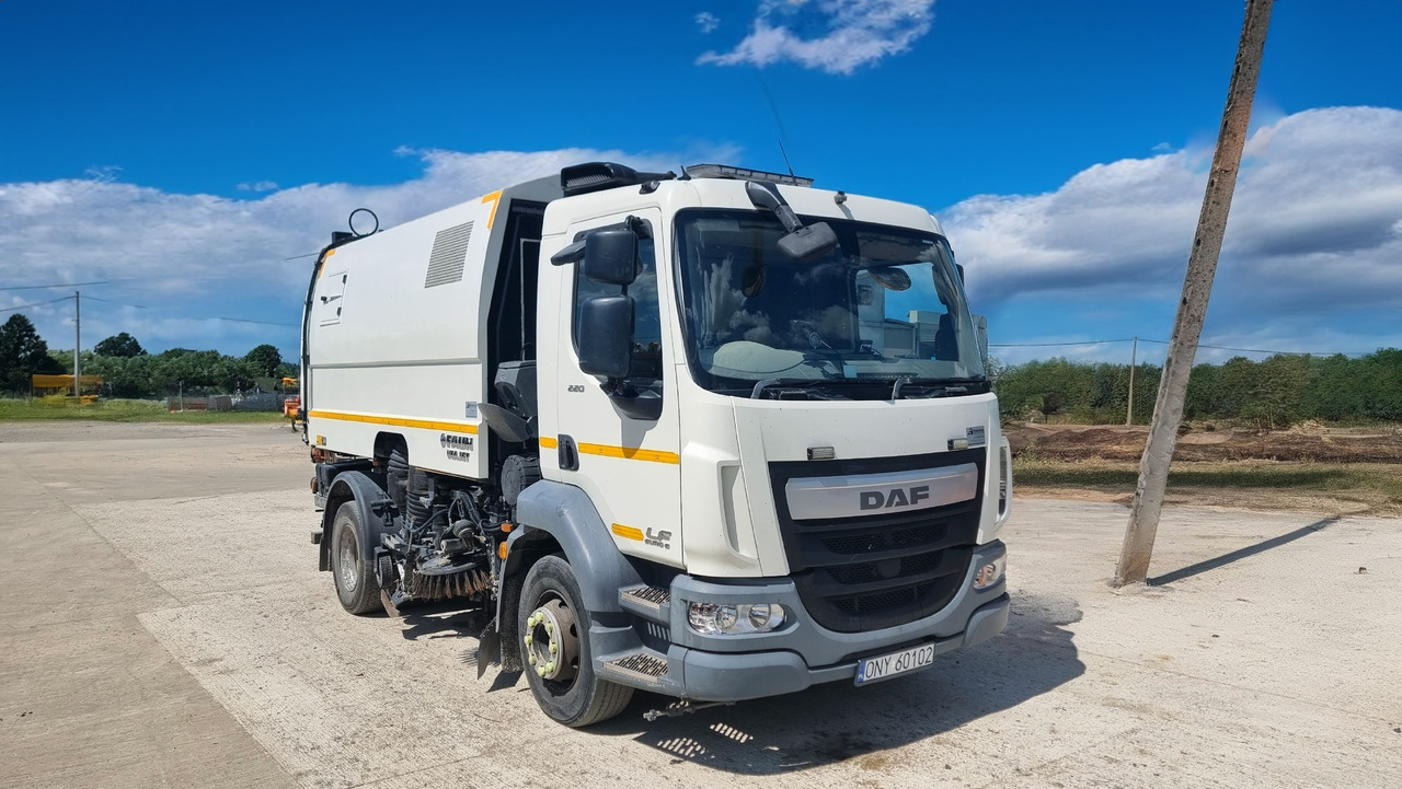 DAF LF220 - Подметально-уборочная машина: фото 1 DAF LF220 - Подметально-уборочная машина: фото 1