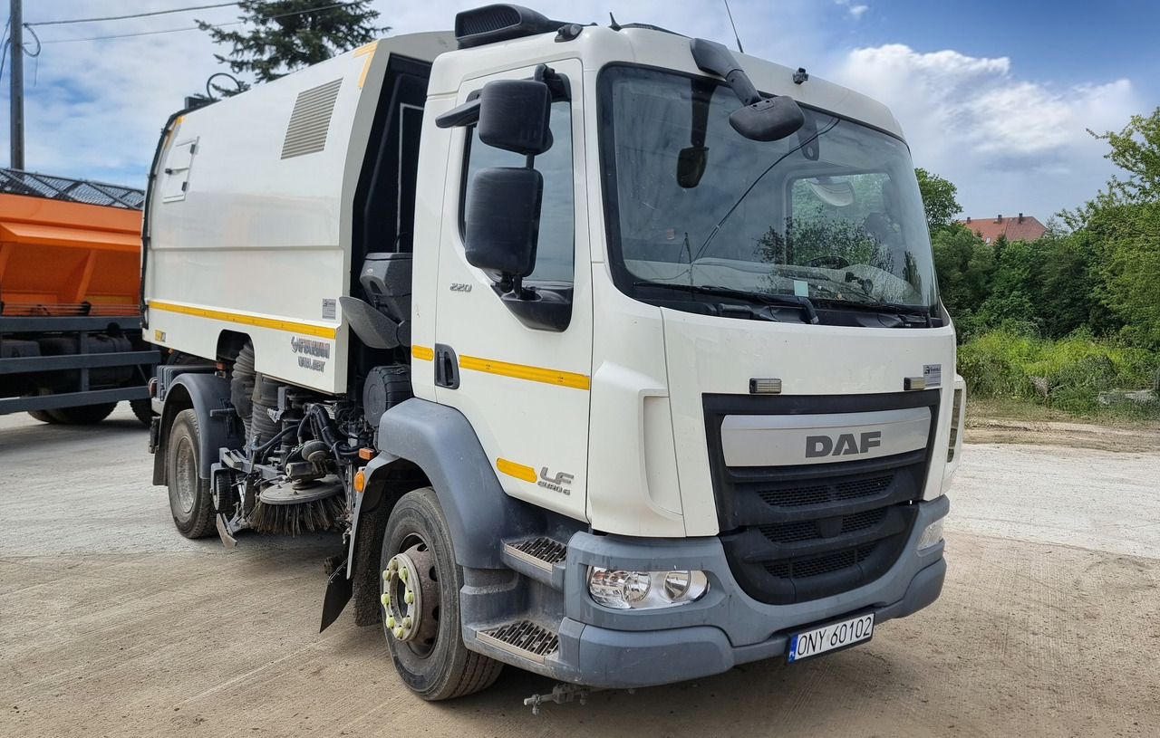 DAF LF220 - Подметально-уборочная машина: фото 2 DAF LF220 - Подметально-уборочная машина: фото 2