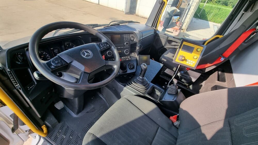 MERCEDES-BENZ AROCS 3243 8x4 | Euro 6 | Piaskarko Solarka Econ 12m³ - Снегоуборочная машина: фото 3 MERCEDES-BENZ AROCS 3243 8x4 | Euro 6 | Piaskarko Solarka Econ 12m³ - Снегоуборочная машина: фото 3
