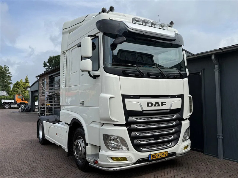 DAF XF 450 Showtruck 1st Owner Only 495.000KM! 2x Bed - Тягач: фото 1 DAF XF 450 Showtruck 1st Owner Only 495.000KM! 2x Bed - Тягач: фото 1