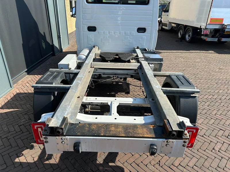 Volkswagen Crafter 2.0 TDI 180PK DSG BE TREKKER - Тягач: фото 4 Volkswagen Crafter 2.0 TDI 180PK DSG BE TREKKER - Тягач: фото 4