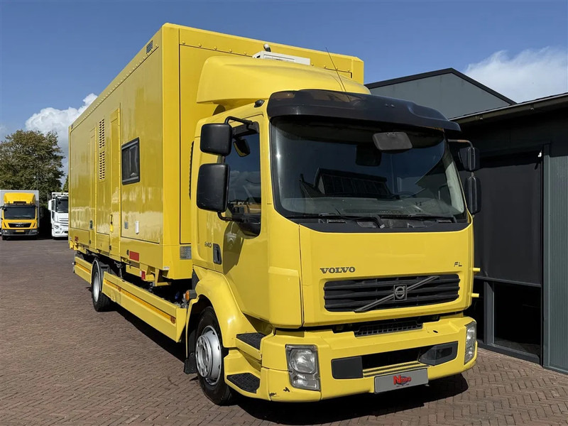 Volvo FL 12.240 2x bed Stand Airco Douche wasbak Heater w.o box - Грузовик с закрытым кузовом: фото 1 Volvo FL 12.240 2x bed Stand Airco Douche wasbak Heater w.o box - Грузовик с закрытым кузовом: фото 1