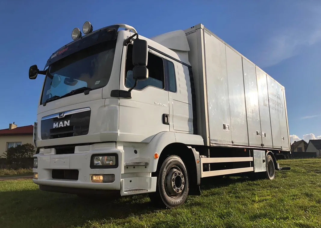 MAN 15.290 Winda Bok otwierany 18 Palet - Изотермический грузовик: фото 1 MAN 15.290 Winda Bok otwierany 18 Palet - Изотермический грузовик: фото 1